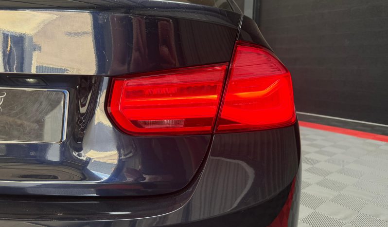 
								BMW Série 3 Berline 318 d Luxury Steptronic full									