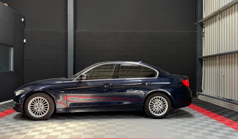 
								BMW Série 3 Berline 318 d Luxury Steptronic full									