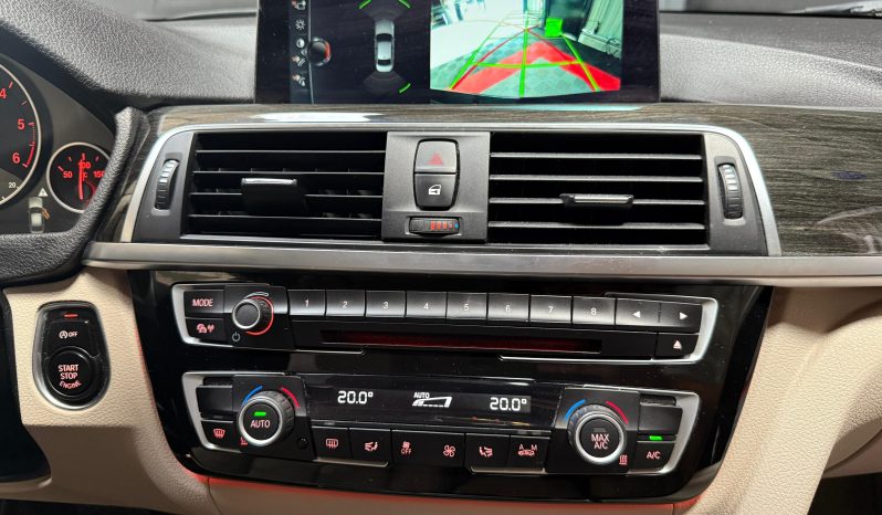 
								BMW Série 3 Berline 318 d Luxury Steptronic full									