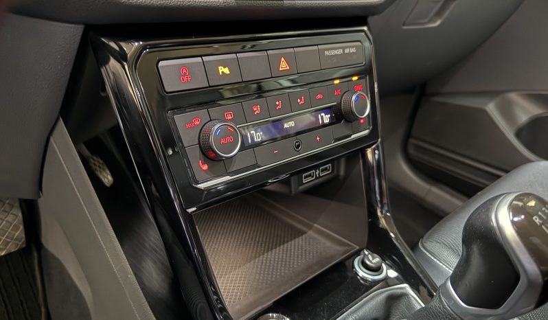 
								VOLKSWAGEN T-CROSS R-Line full									