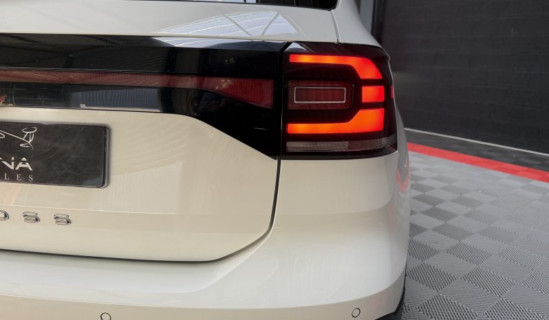 
								VOLKSWAGEN T-CROSS R-Line full									