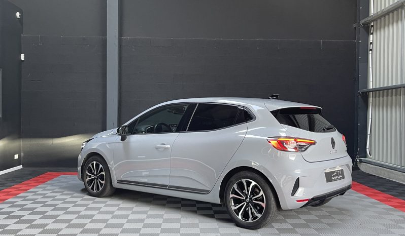 
								Renault CLIO V Techno Phase 2 E-Tech Full Hybride full									