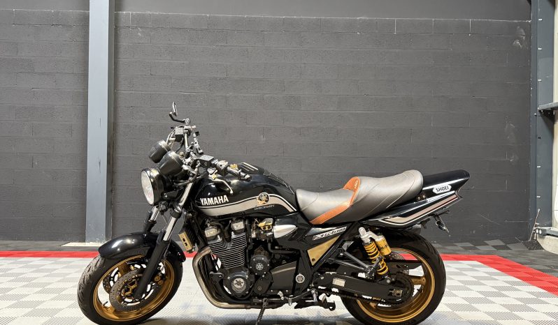 
								YAMAHA XJR1300 full									