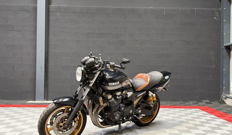 
								YAMAHA XJR1300 full									