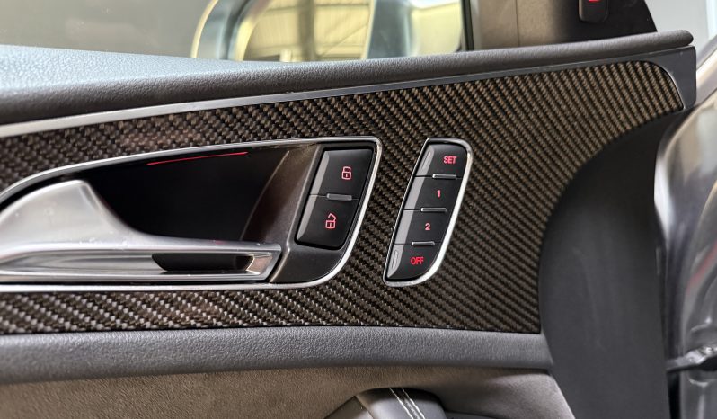 
								Audi RS 6 Avant 4.0 TFSI quattro Tiptronic full									