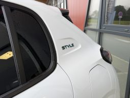 
										Peugeot 208 Style full									