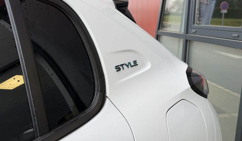 
								Peugeot 208 Style full									