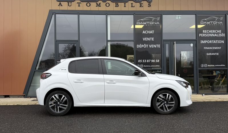 
								Peugeot 208 Style full									