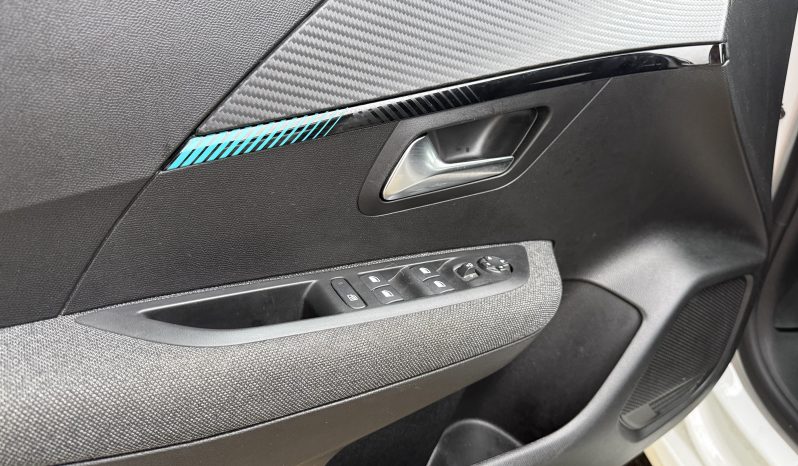 
								Peugeot 208 Style full									