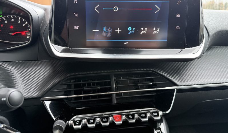 
								Peugeot 208 Style full									