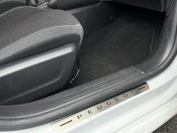 
										Peugeot 208 Style full									