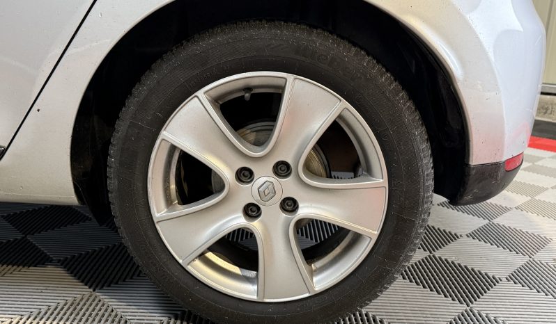 
								Renault CLIO IV Intens full									