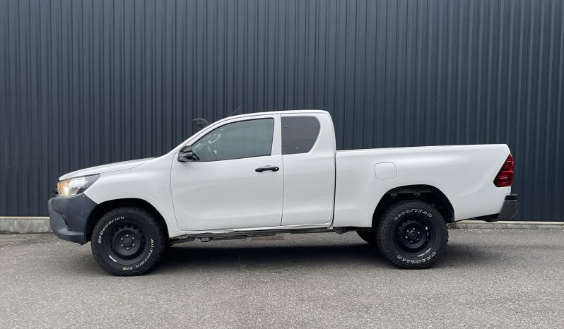 
								Toyota Hilux X-TRA cab. 4×4 full									