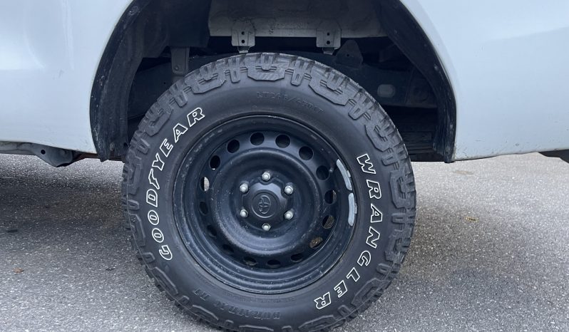 
								Toyota Hilux X-TRA cab. 4×4 full									