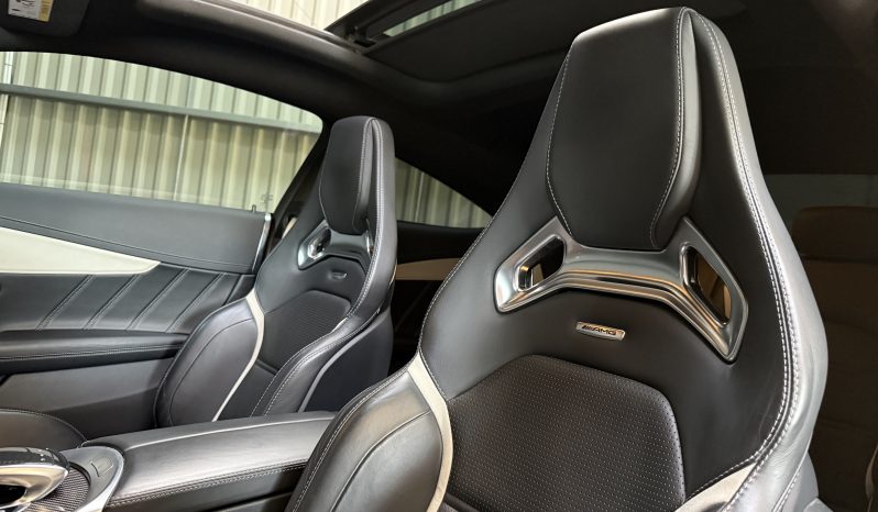 
								Mercedes CLASSE C63S AMG Coupé V8 510 ch full									