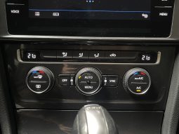 
										Volkswagen Golf VII Berline Connect BlueMotion DSG full									